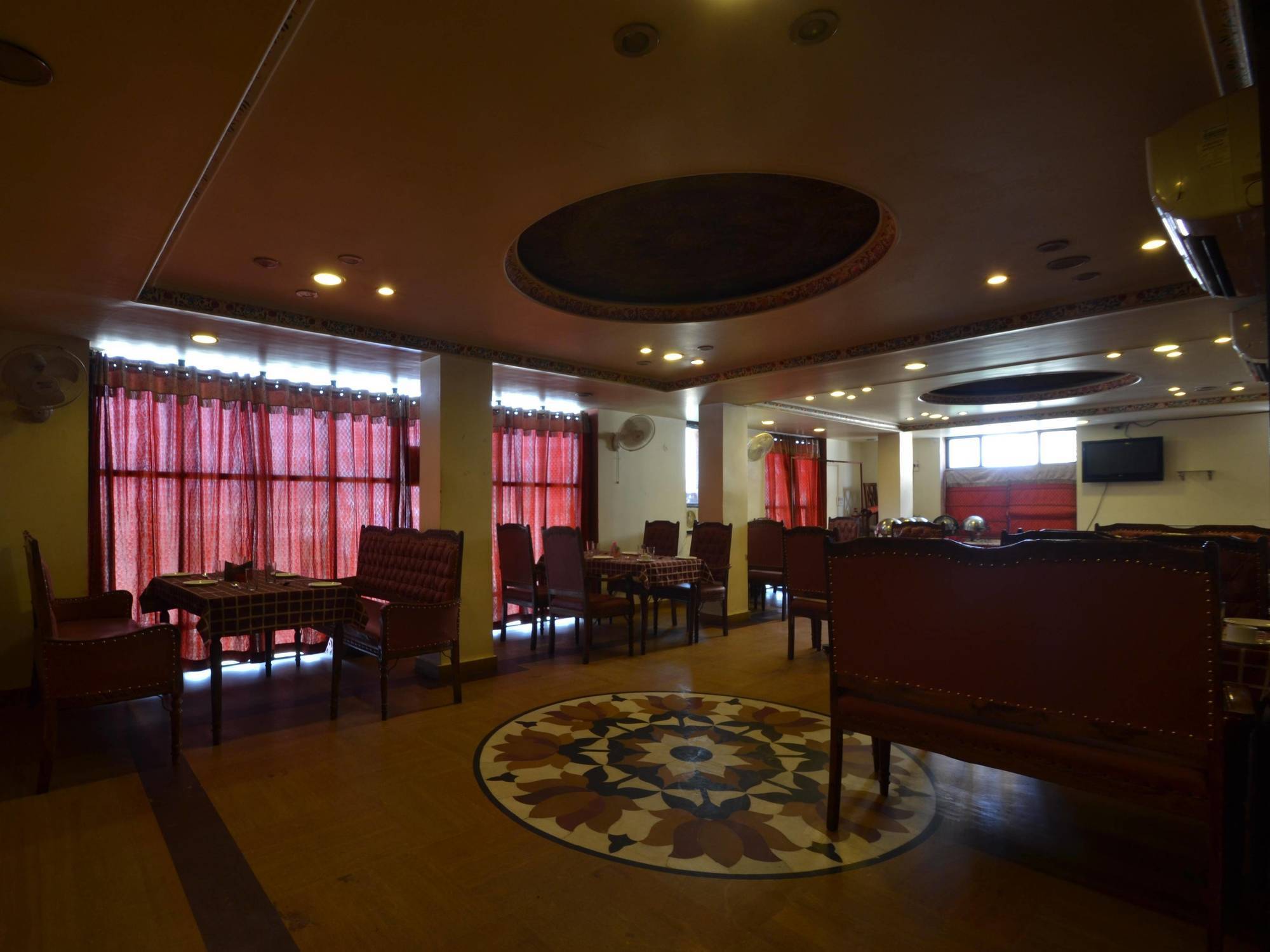 ג'איפור Oyo 2105 Hotel Royal Sheraton מראה חיצוני תמונה